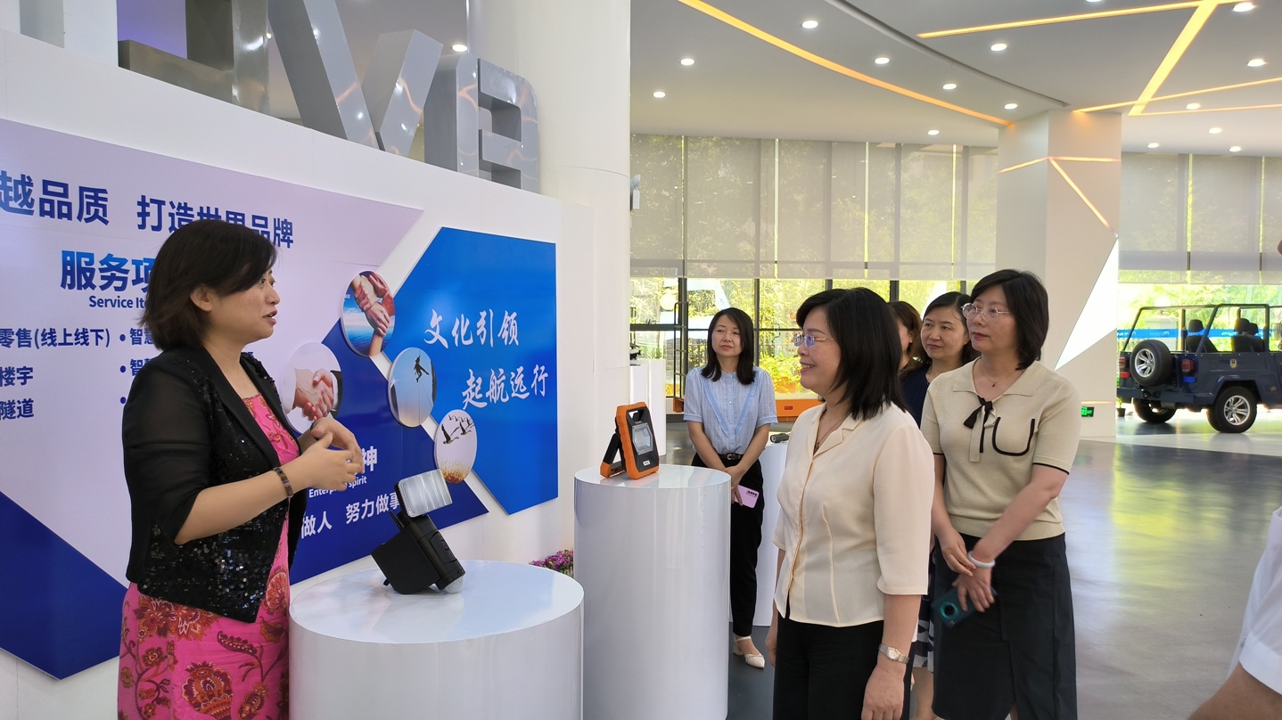7月13日，省婦聯(lián)黨組書記、主席楊曉曼一行到全國巾幗建功先進集體--成威科技調(diào)研3.jpg